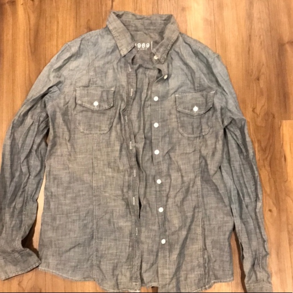 Gap women’s button down shirt